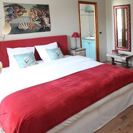 Saint Graal Bed & Breakfast Chamant Ruang foto