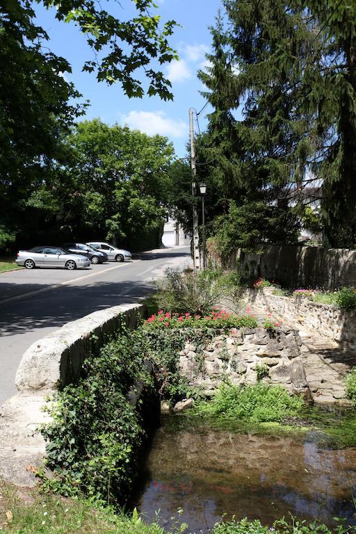 Saint Graal Bed & Breakfast Chamant Bagian luar foto