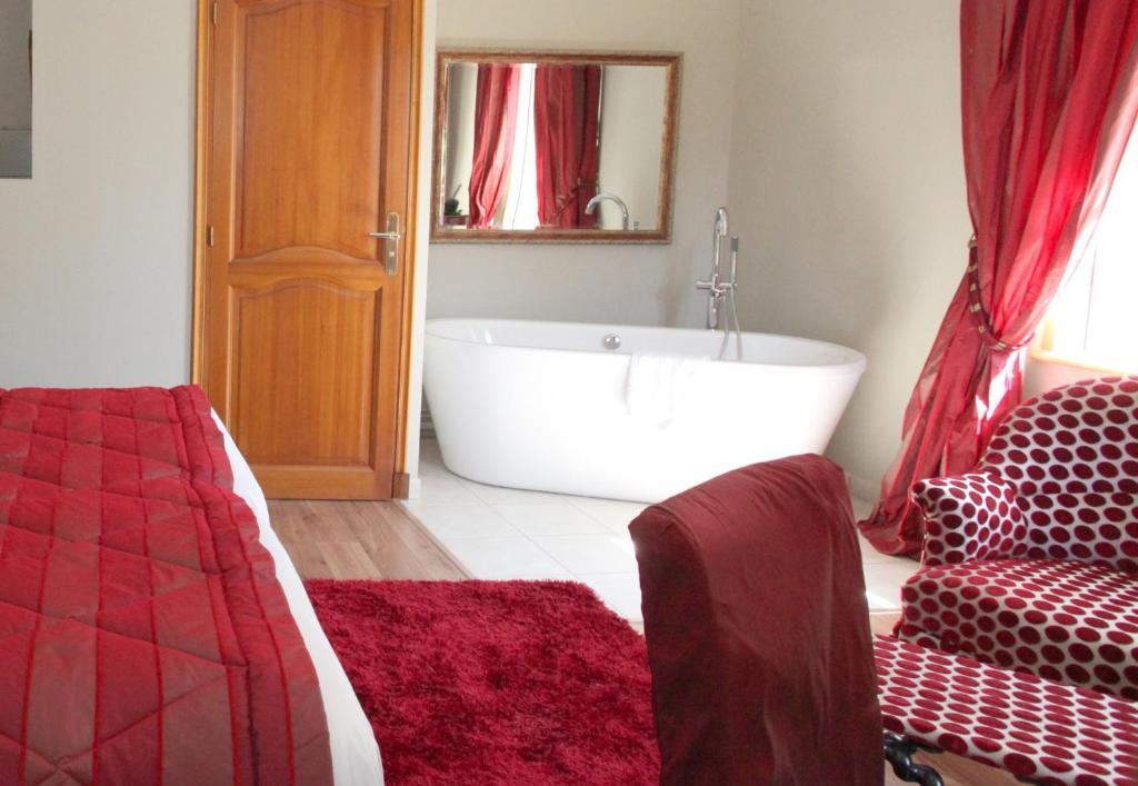 Saint Graal Bed & Breakfast Chamant Ruang foto