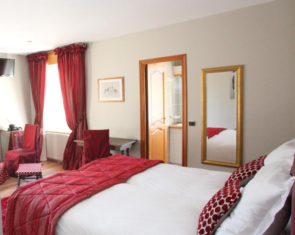 Saint Graal Bed & Breakfast Chamant Ruang foto