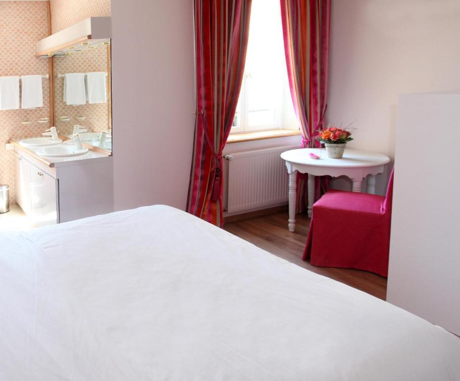 Saint Graal Bed & Breakfast Chamant Ruang foto
