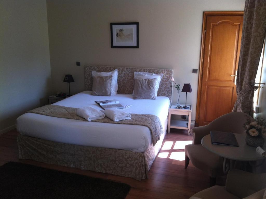 Saint Graal Bed & Breakfast Chamant Ruang foto