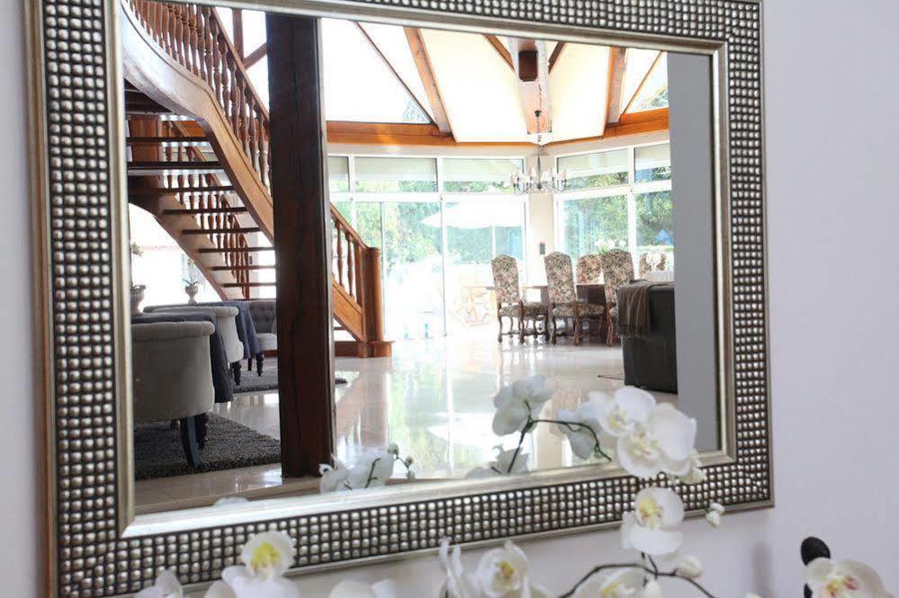 Saint Graal Bed & Breakfast Chamant Bagian luar foto