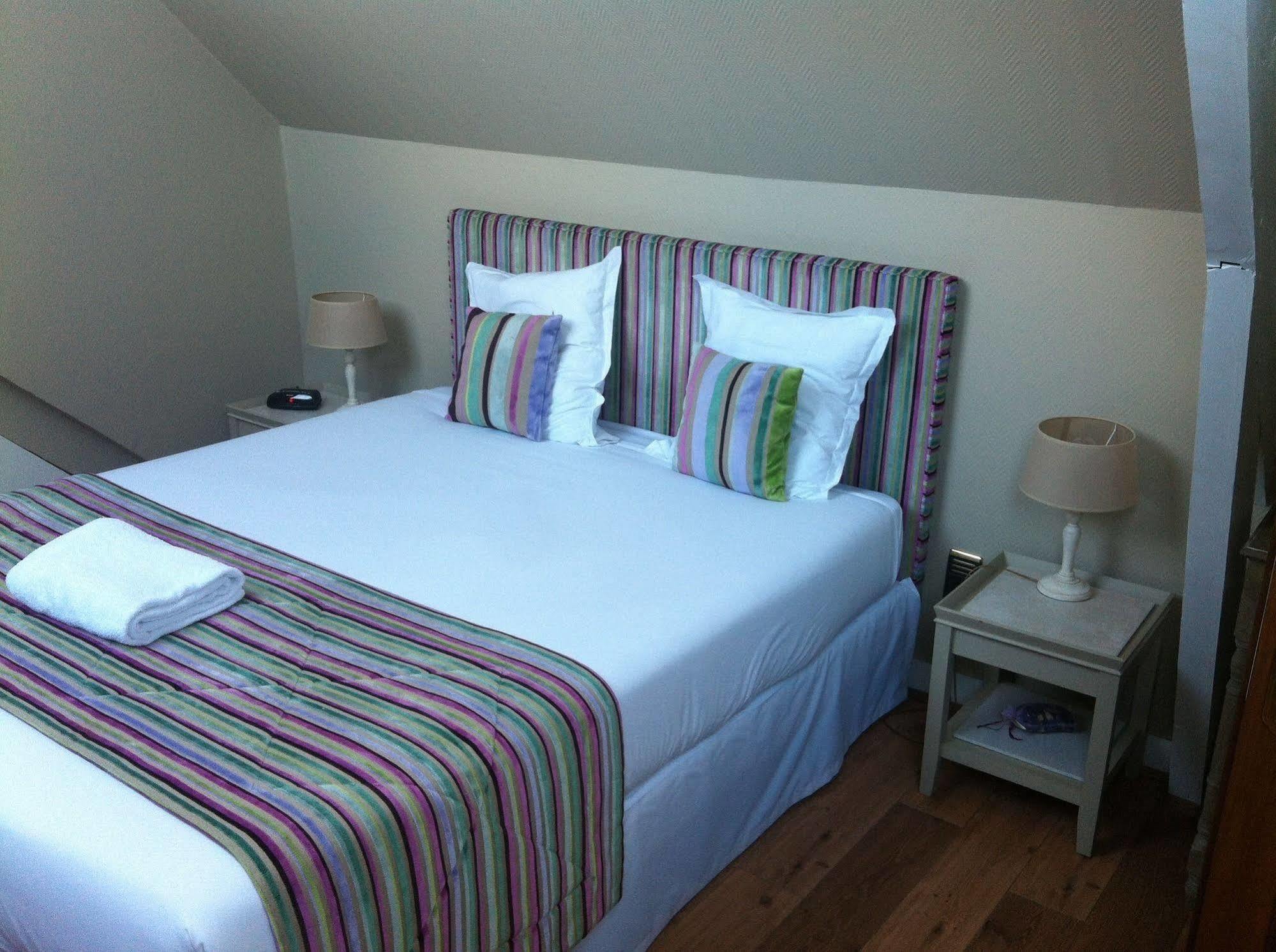 Saint Graal Bed & Breakfast Chamant Bagian luar foto
