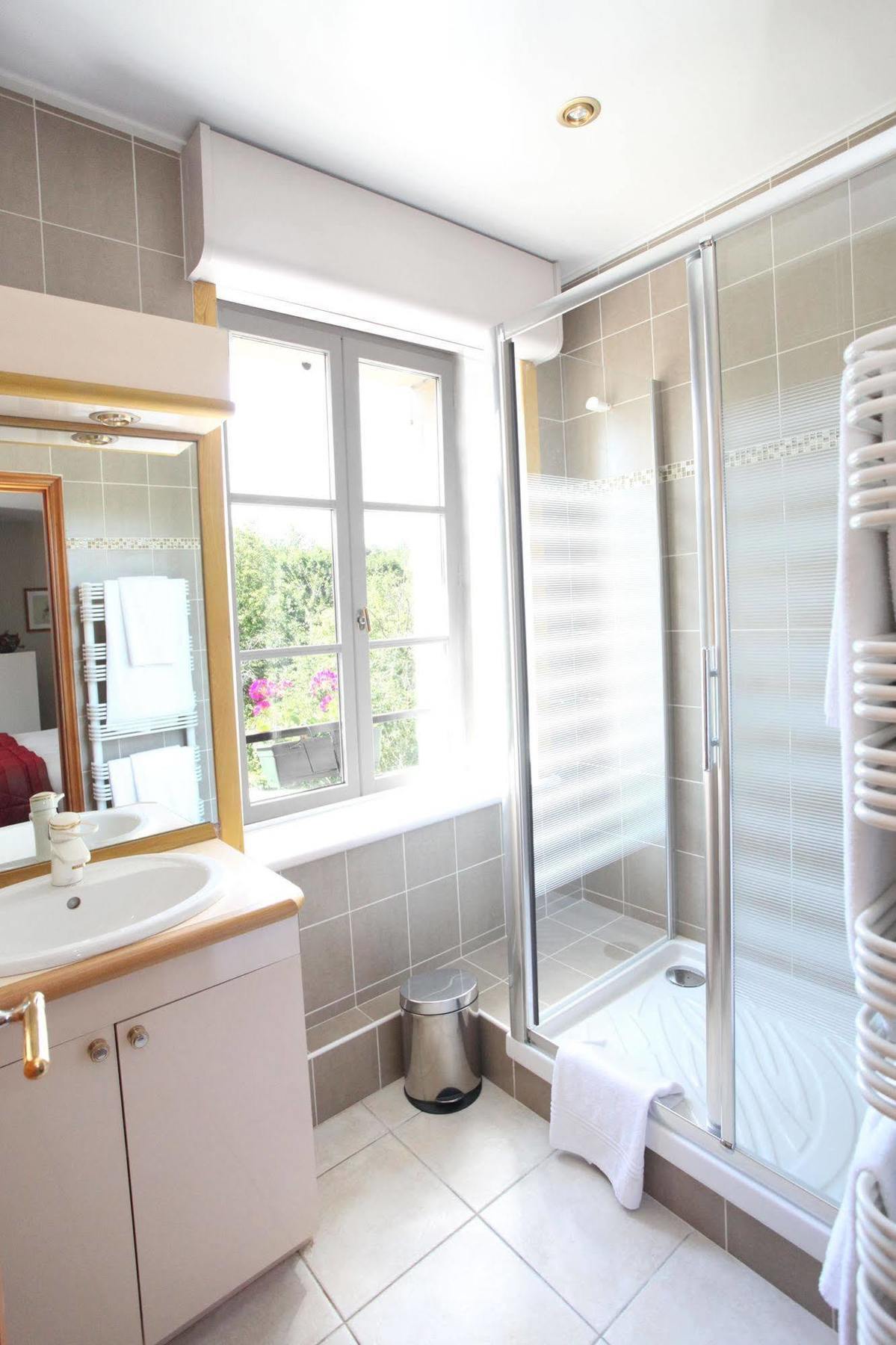 Saint Graal Bed & Breakfast Chamant Bagian luar foto