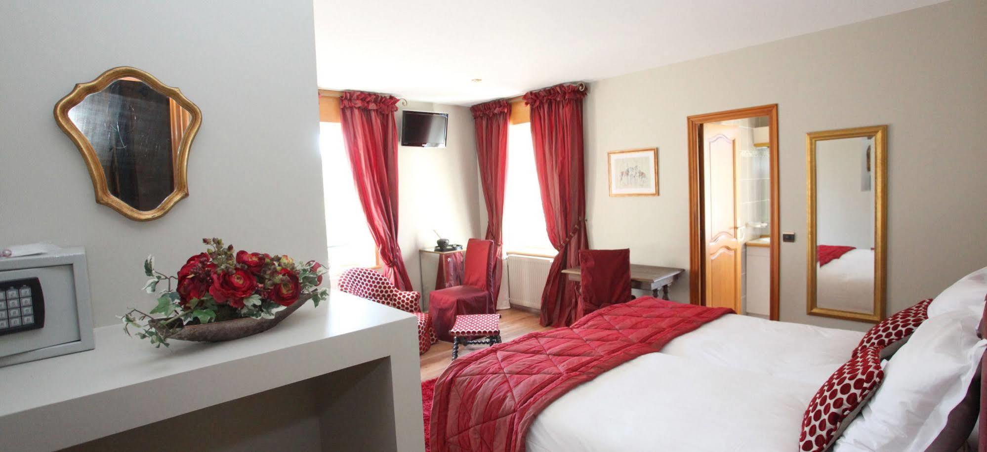 Saint Graal Bed & Breakfast Chamant Bagian luar foto