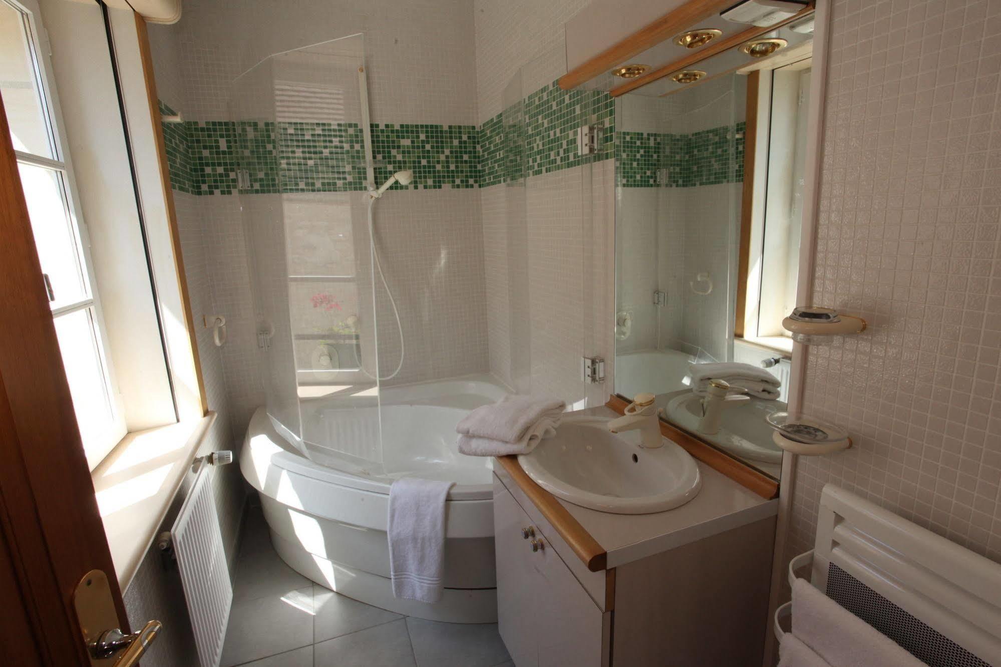 Saint Graal Bed & Breakfast Chamant Bagian luar foto