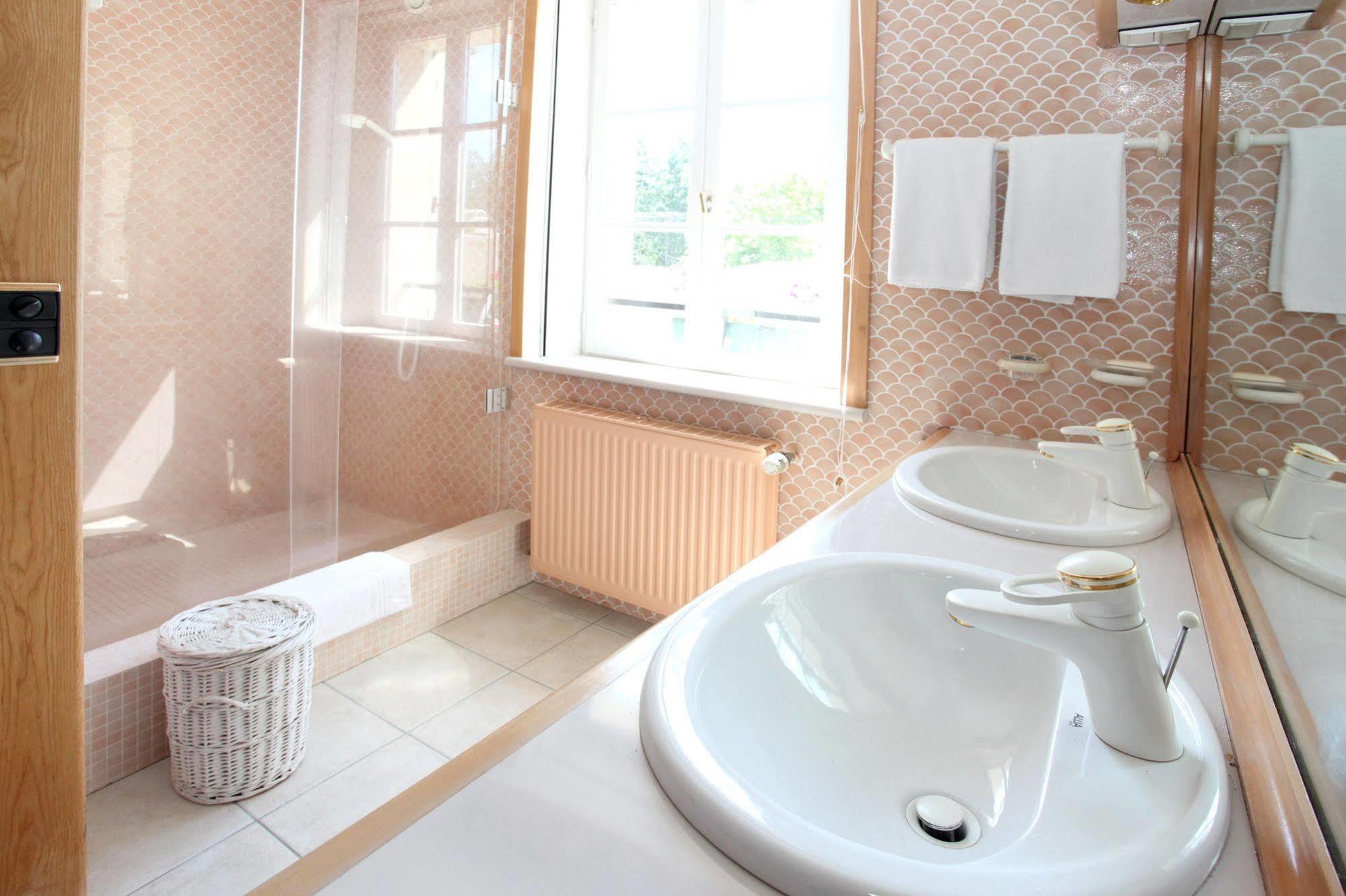 Saint Graal Bed & Breakfast Chamant Bagian luar foto