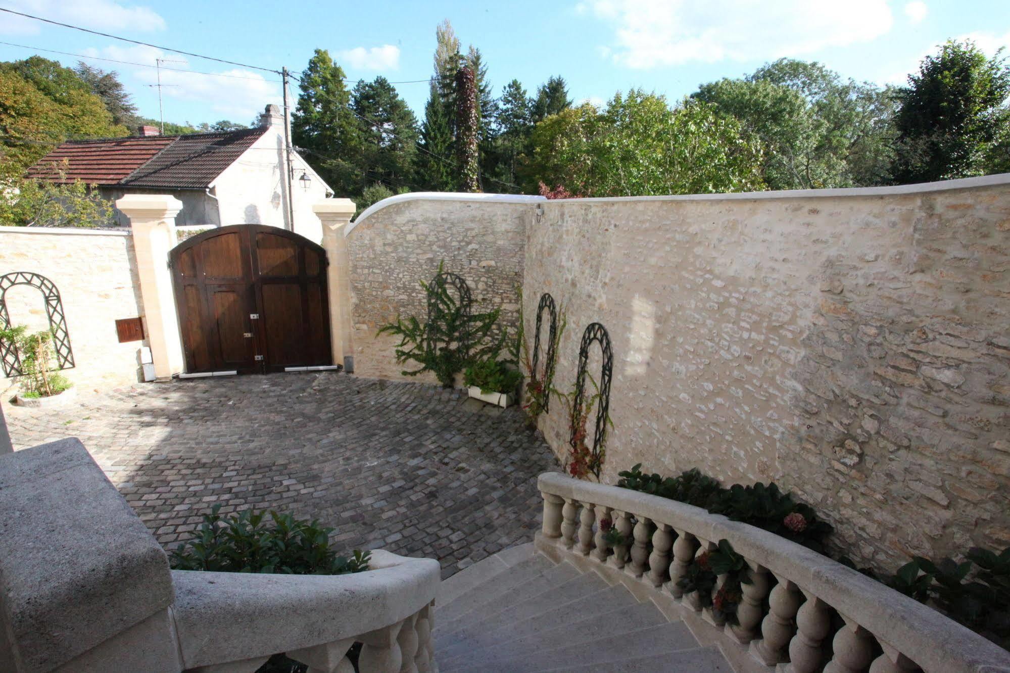 Saint Graal Bed & Breakfast Chamant Bagian luar foto