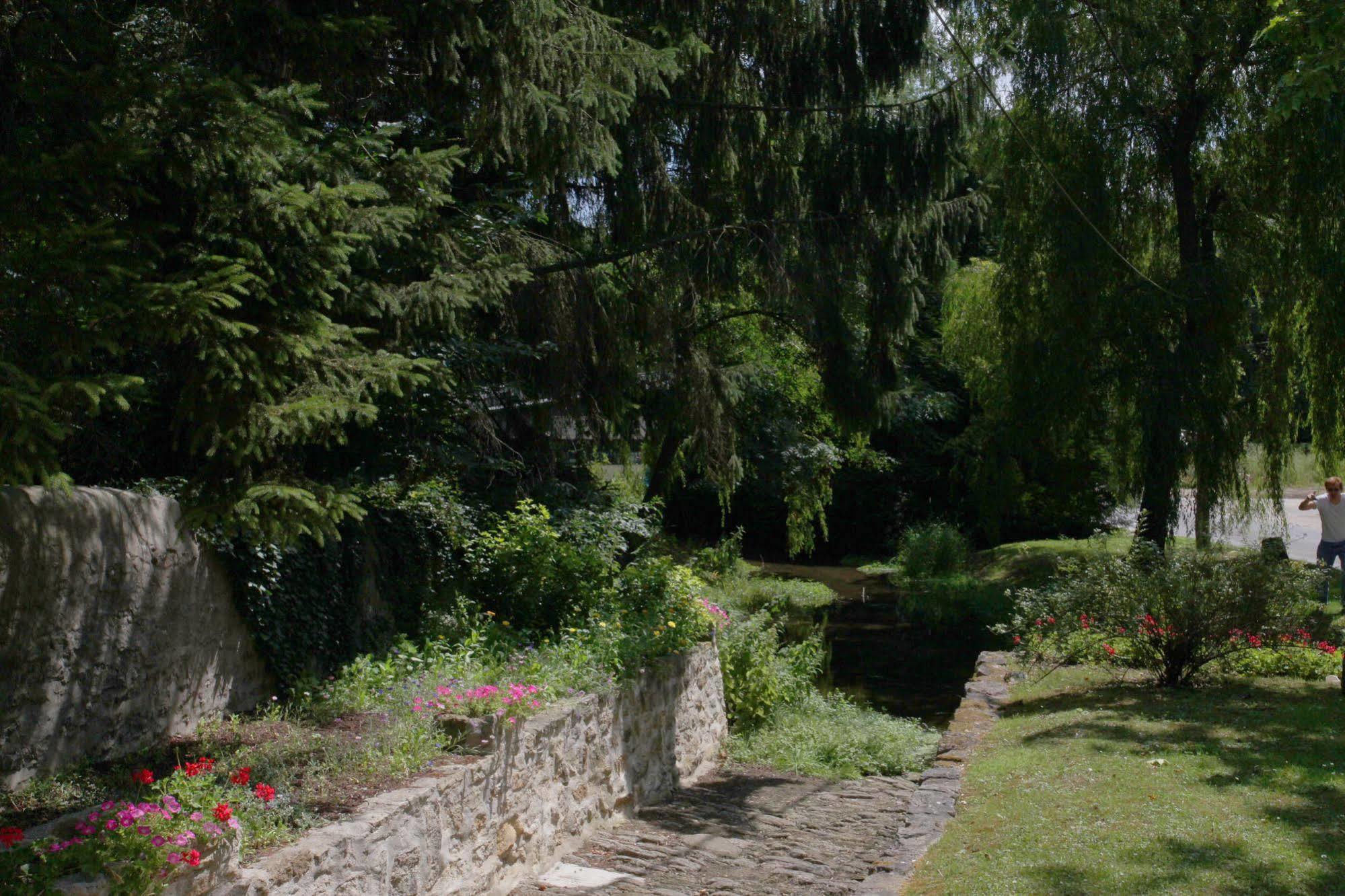 Saint Graal Bed & Breakfast Chamant Bagian luar foto